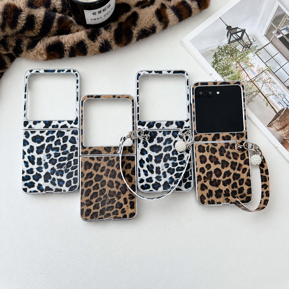 Photography Unit - Leopar Baskılı Katlanabilir Kapaklı Telefon Kılıfı